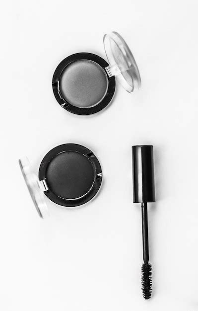 Eye Makeup: Brow Liner, Eye Liner, Eye Shadow & Mascara.